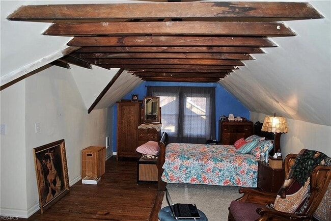 Large Living Space with Free Wifi - 3251 Silsby Rd Unit 3