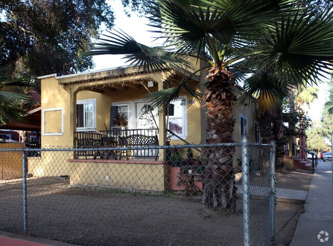 Primary Photo - 1685-1697 1/2 Summit St / 109-137 E. Penn St