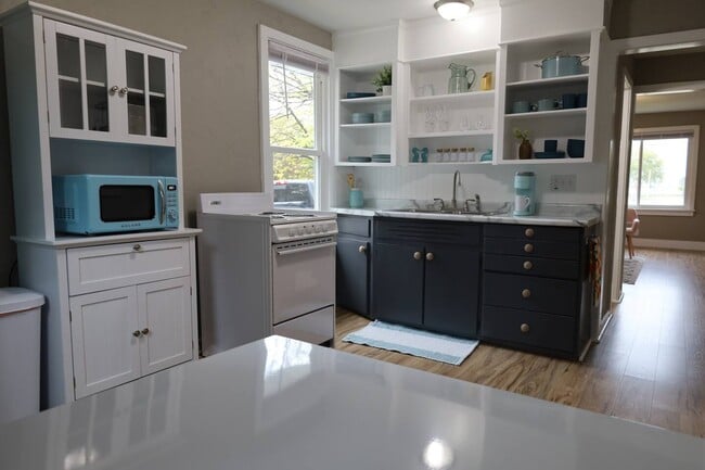 Photo - 665 S Park Ave