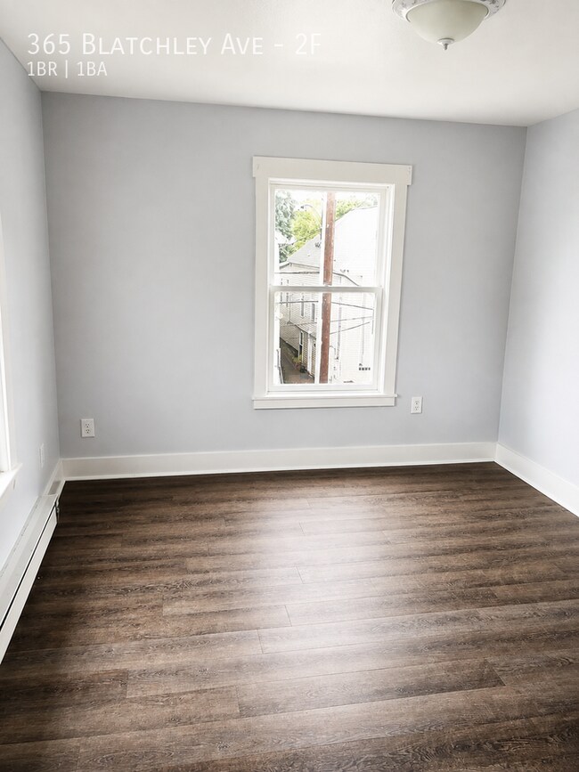 365 Blatchley Ave Unit 2F
