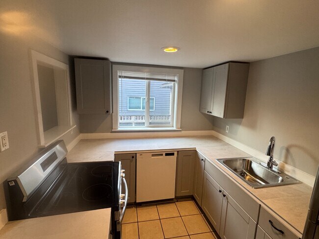 Photo - "Charming 2-Bed Retreat in Seattle's Heart – Cozy 840 Sq Ft Haven on 14th Ave West!" Unit B