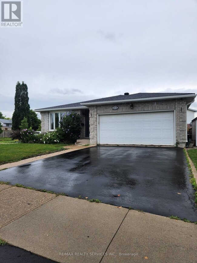 Photo - 464 Thorndale Dr