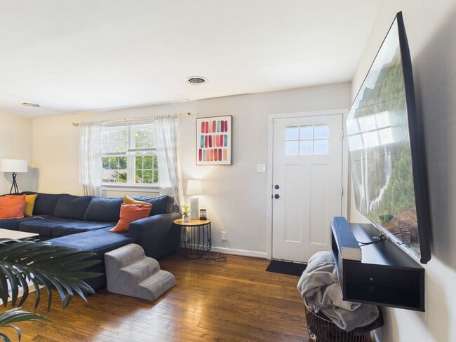 Photo - 3114 Glenoa Rd