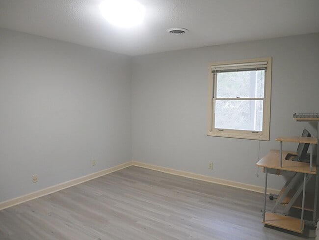 2nd Bedroom or office - 127 Arcadia Ln Unit D