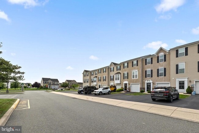 Building Photo - 110 Topaz Dr
