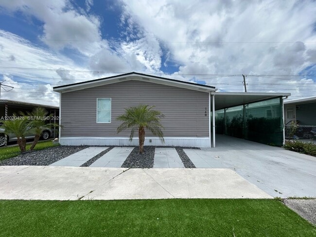 Building Photo - 740 NW 219th Ave Unit 1