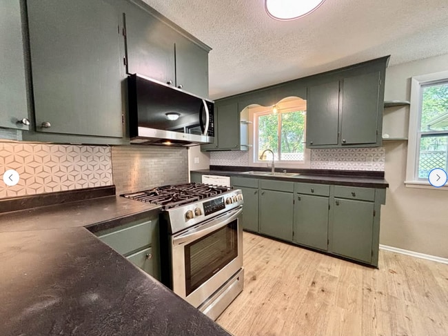 Photo - 730 Vernon Ave NW