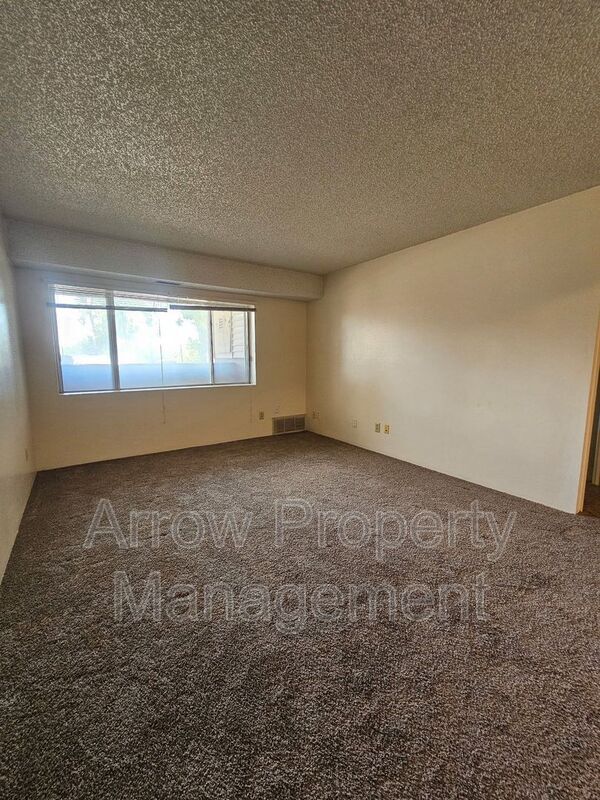 Photo - 1300 E H St
