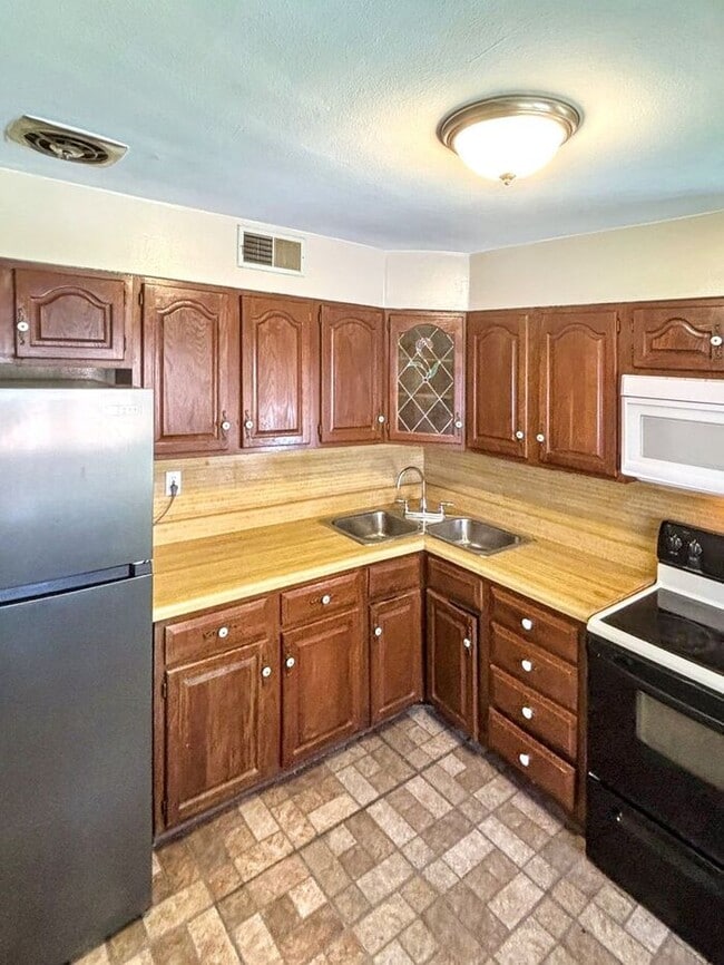 Photo - 10025 Sheldon Dr