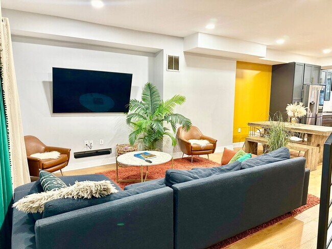 Photo - 4 Bed 3.5 Bath  - Pets Welcome!!! - Parkin...