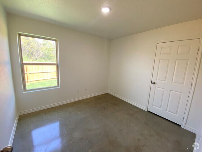 Building Photo - 2302 Zanoletti Ct Unit B-STILL OCCUPIED BY RESIDENT Rental