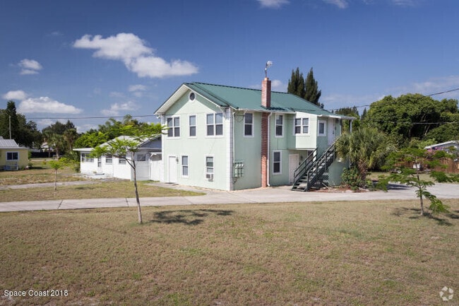 Building Photo - 1708 Oak St Unit 1 Rental