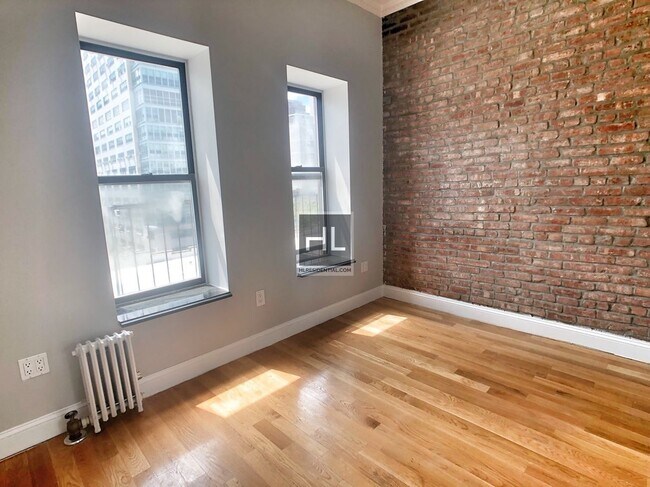 Photo - E 100TH ST. Unidad 5A