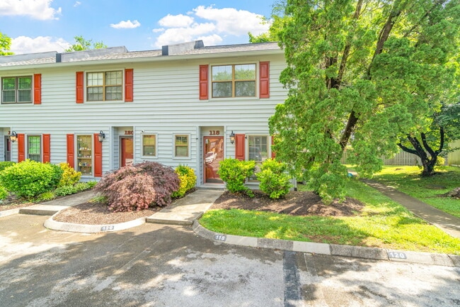 Photo - 118 Ladbrook Ln