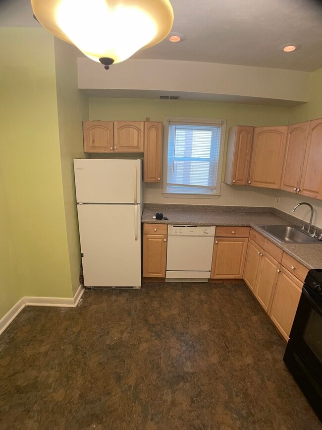 Photo - 169 Windsor St Unit 1