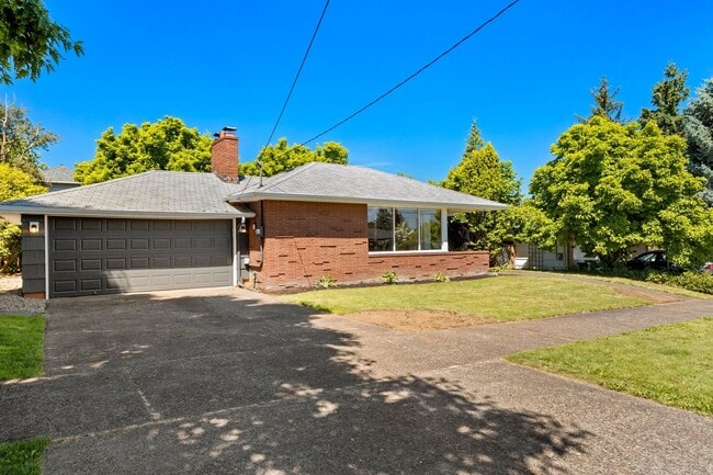 Photo - Mid-Century Classic! 3bd/3ba 2700 sf Short...