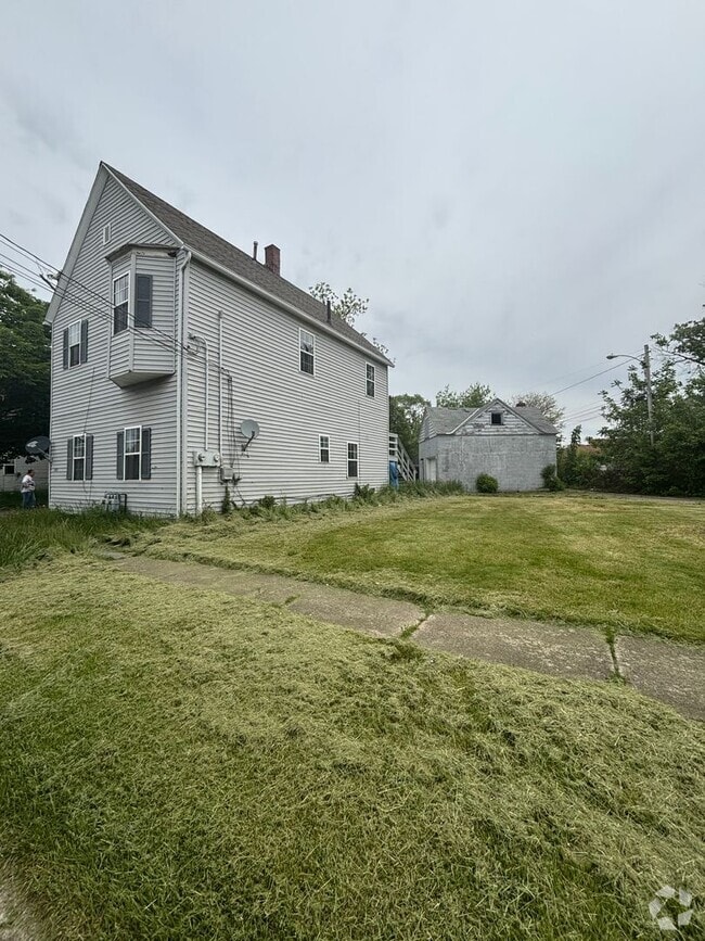 Building Photo - Section 8 Accepted!!! Unit 1421 Long Ave Dw Rental