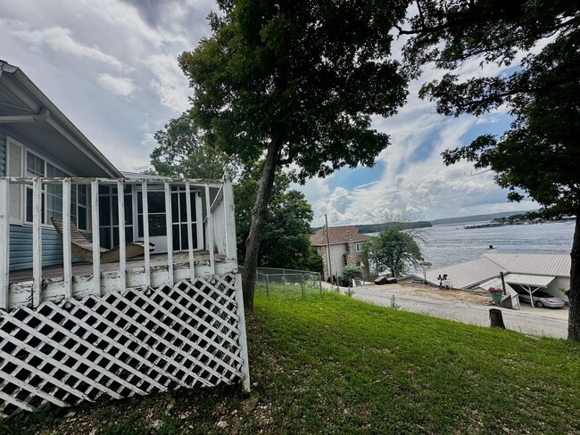 Photo - 4 Bedroom House with Lake views!