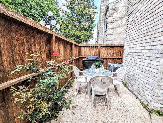 Photo - 17641 Red Oak Dr Unidad 641