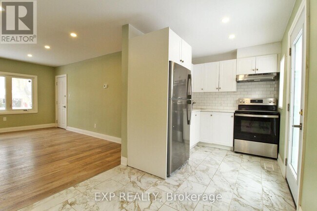 Photo - 1243 Langmuir Ave Unité Main