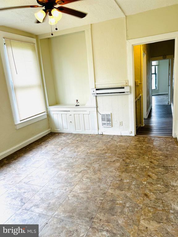 Building Photo - 4008 Mortimer Ave Rental