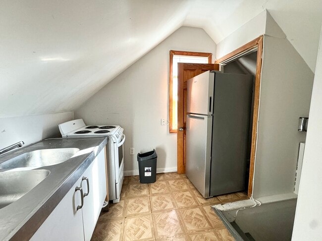 Building Photo - 22 Humphreys St Unit 4