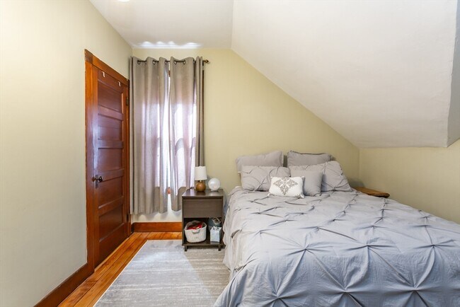 Photo - 256 Maple St Unit 3