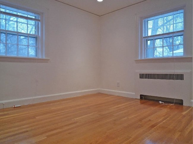 Building Photo - 67 Wyman St Unit 2