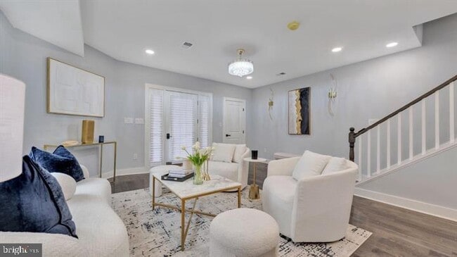Photo - 413 Ingraham St NW