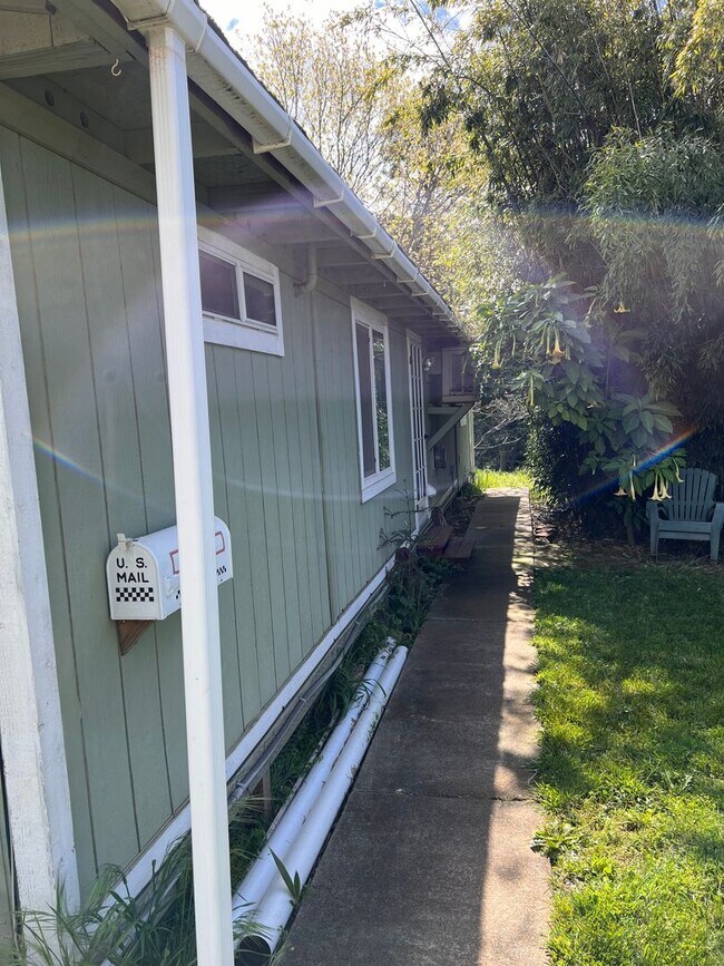 Adorable Deluxe Studio Auburn. Has it A... Rental House Rental in