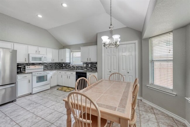 Photo - 203 Pin Oak Dr