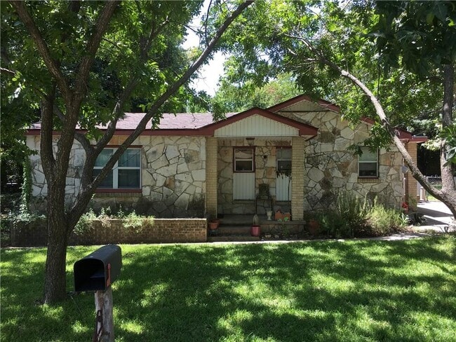 Building Photo - 507 Middle Ln
