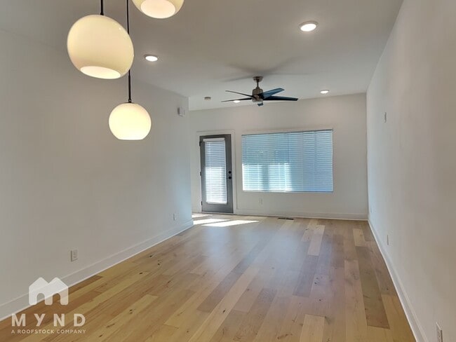 Photo - 1434 Walker Pl SE