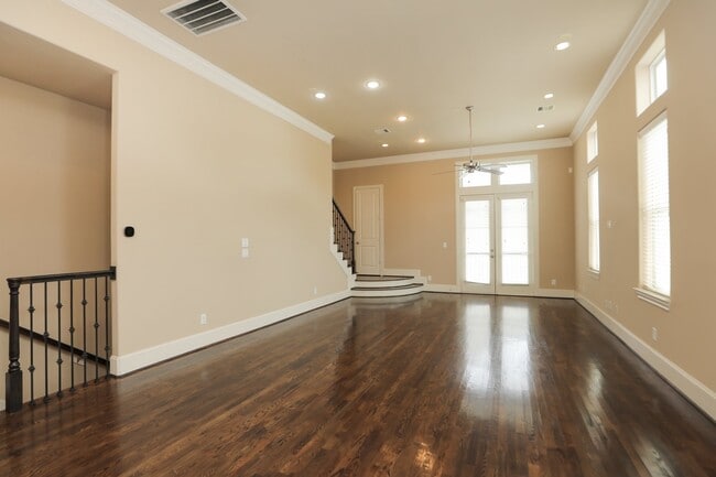 Photo - 1250 W 23rd St