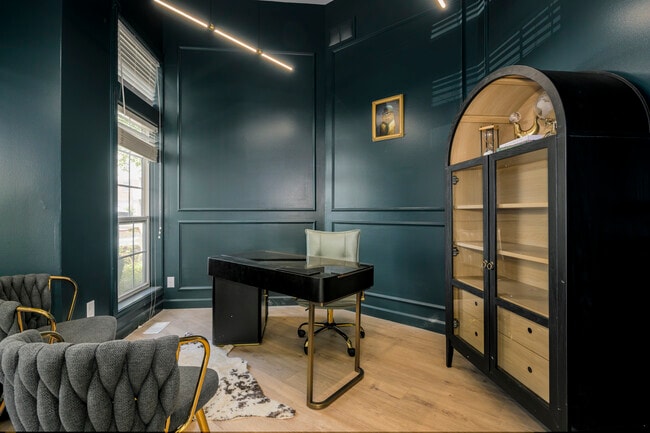 Photo - Carriage Place at Lake Chesterfield