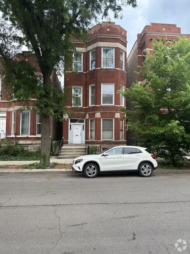 Building Photo - 825 S Laflin St Unit 3 Rental