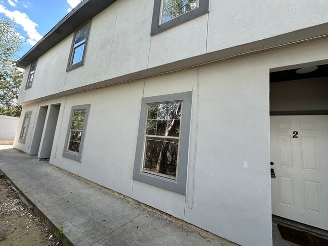 Photo - 2005 Cross St Unit 2