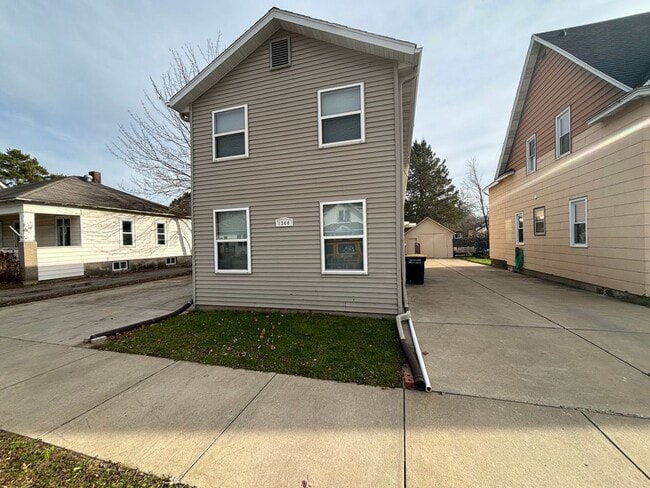 Building Photo - 1344 Eagle St Unit A