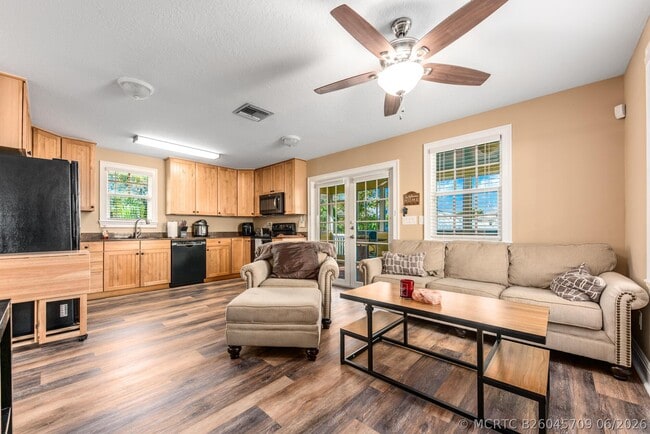 Photo - 404 SW Camden Ave