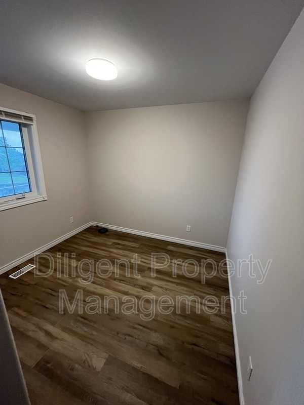 Photo - 157 Milroy Dr