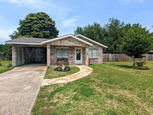Photo - 104 Charleswood Ln House