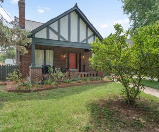 Building Photo - 1002 Fairwin Ave Unit 1002 Farwin Ave #2