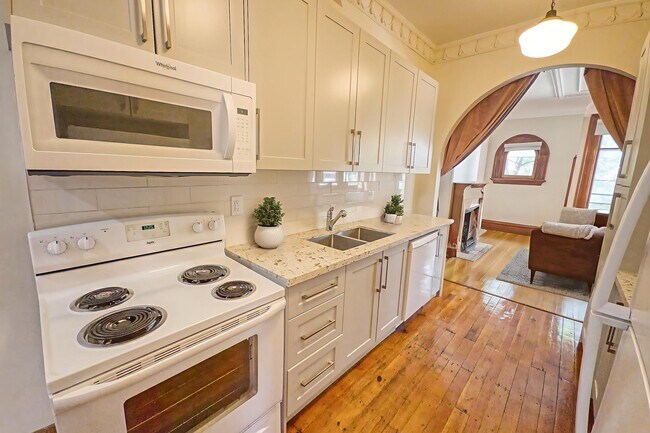 Photo - 71 Spadina Rd