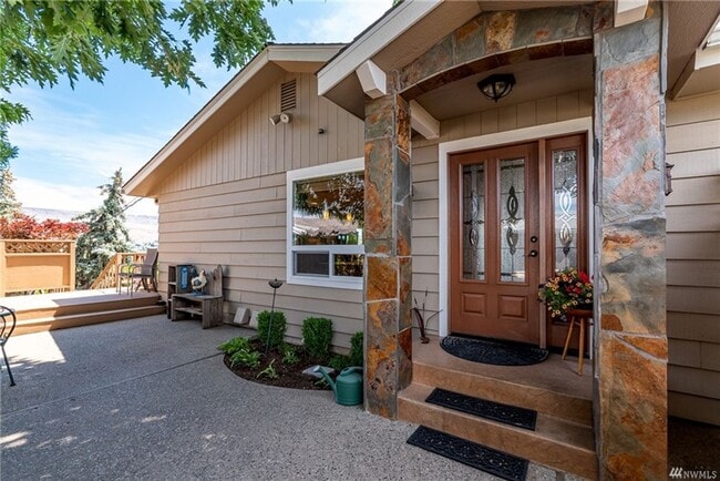 Photo - Amazing Views & Amazing 4 Bedroom/3 Bath H...