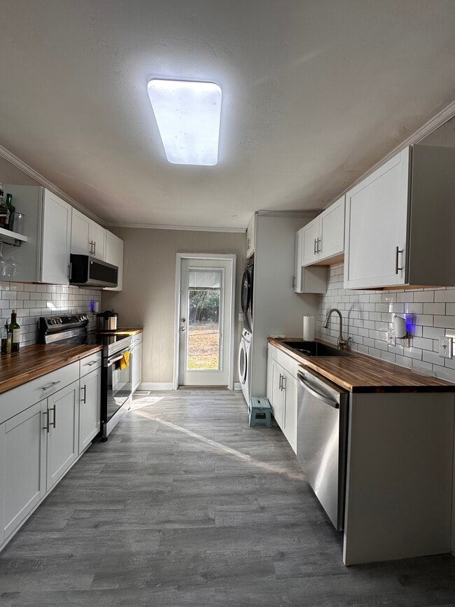 Cocina renovada - 3704 Riviera Rd