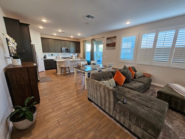Photo - 880 S 150th Dr