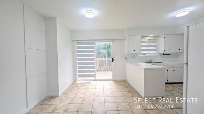 Photo - 46050 Camrose Ave Unit A