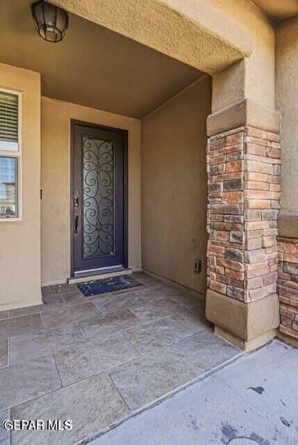 Photo - 520 Gomez Rd