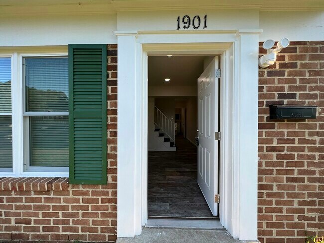 Photo - 1901 Beaver Rd