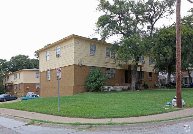 Building Photo - 2215 Riverview Dr